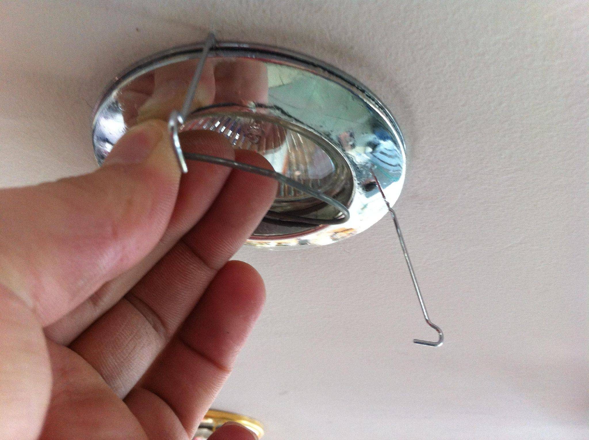 Как снять люстру с натяжного потолка: как снять светильник с подвесного потолка (видео)? | proпотолки