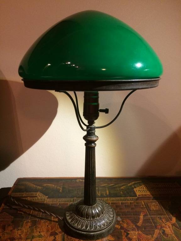 История настольных ламп с зеленым плафоном и обзор современных моделей