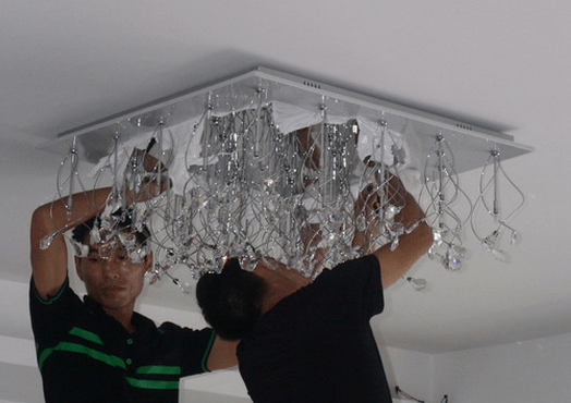 Как снять люстру с потолка – варианты правильного демонтажа