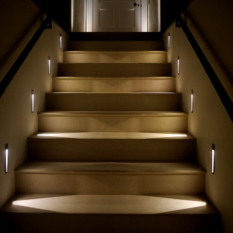 Подсветка лестницы без ущерба для интерьера