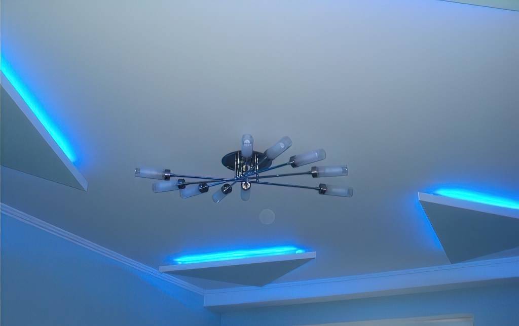 Двойной потолок из гипсокартона с подсветкой фото