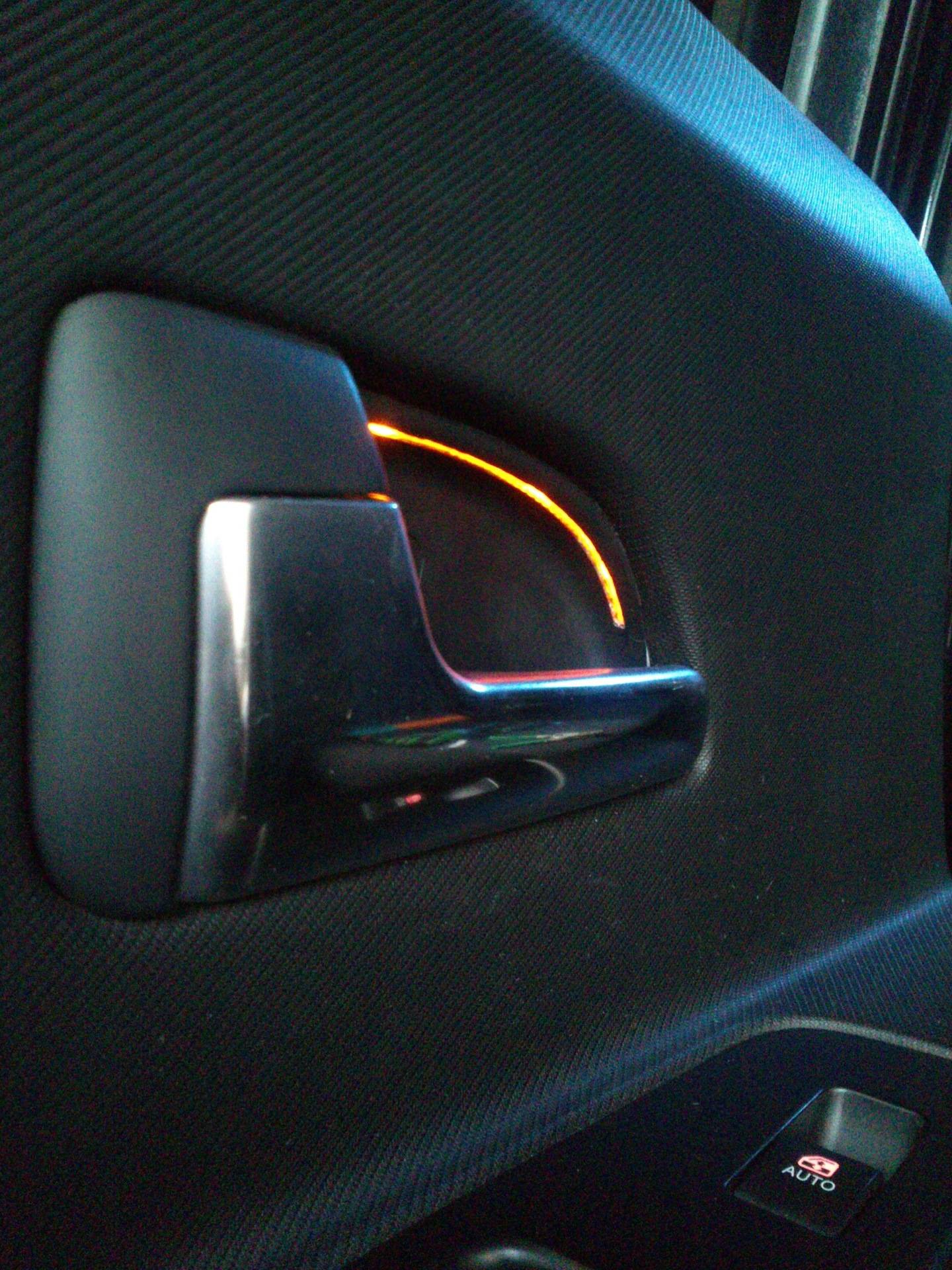 Как организовать подсветку ручек дверей и ног в автомобиле своими руками — auto-self.ru