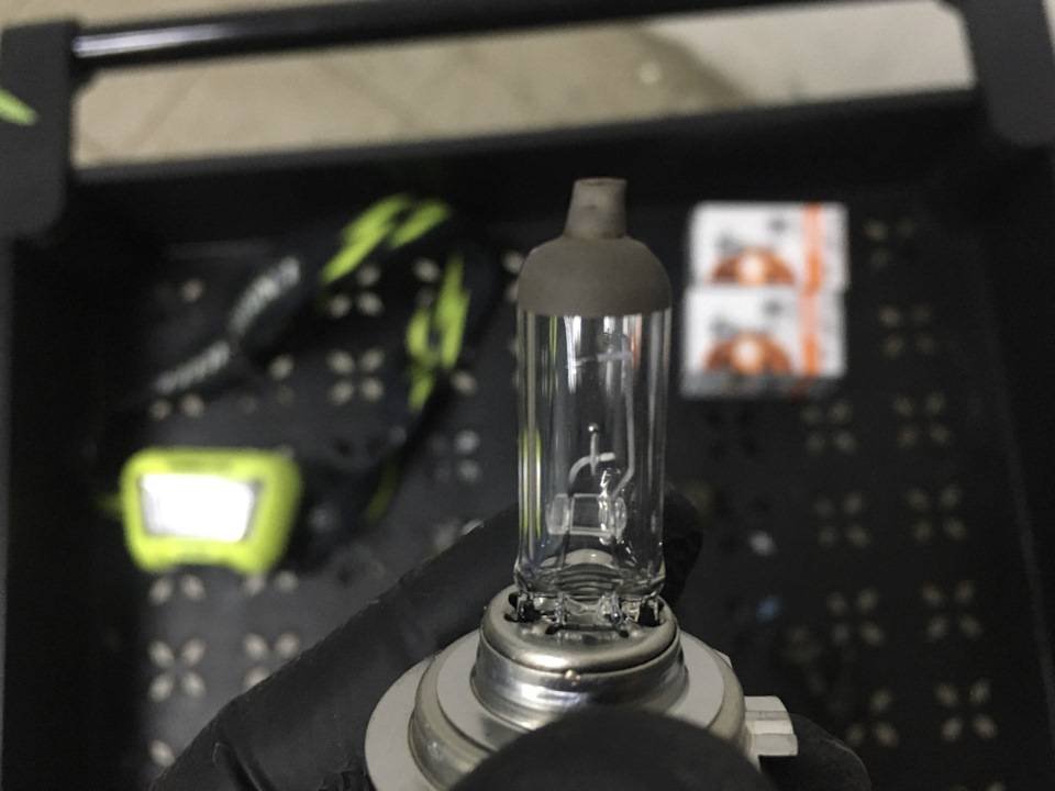 Как заменить лампочки в фарах форд фокус