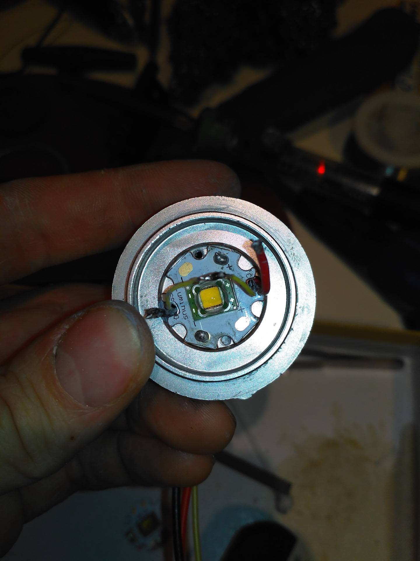 Самодельный фонарик из светодиодной ленты и отработавшего аккумулятора шуруповерта