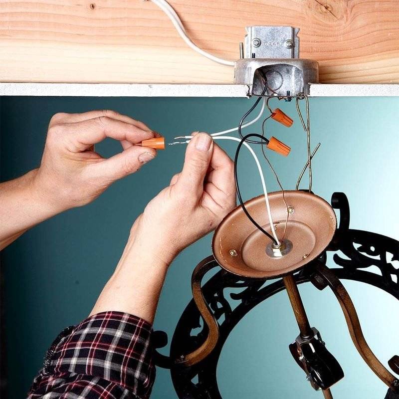 Как снять люстру с потолка своими руками: этапы выполнения и пошаговая инструкция демонтажа