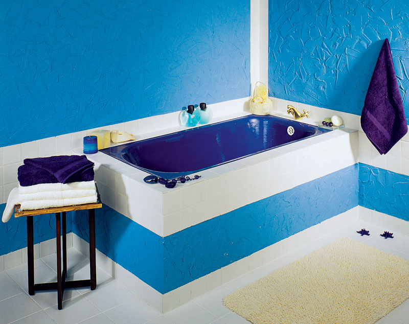 Чем можно покрыть ванную комнату. Цветная ванна. Голубая акриловая ванна. Разноцветные акриловые ванны. Крашеная чугунная ванна.