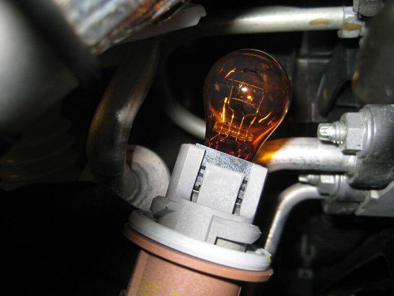 Как заменить лампу верхнего стоп-сигнала? — ford fusion (европа)