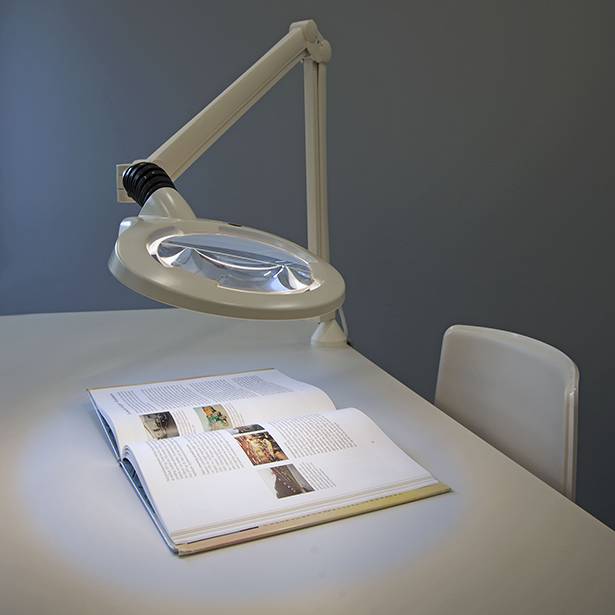 Лампа-лупа настольная: обзор видов и моделей