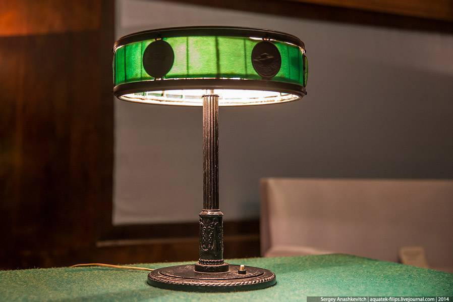 Лампа с зеленым абажуром ссср