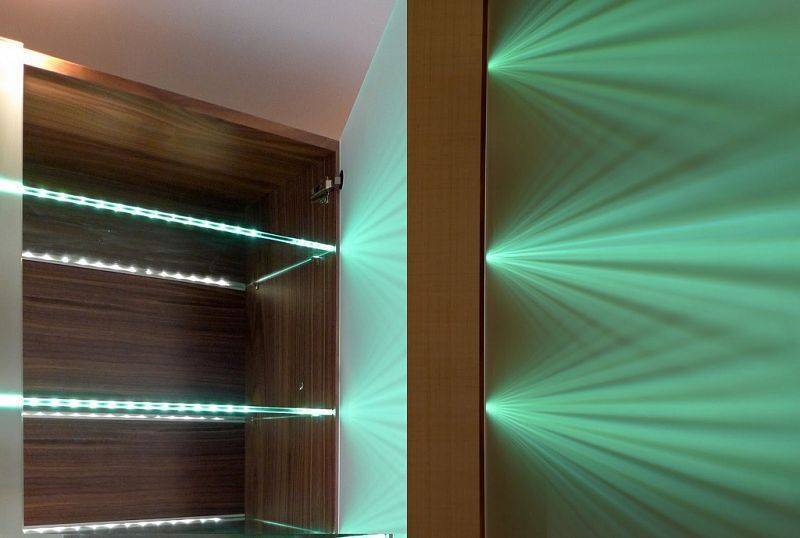 Делаем светодиодную подсветку в шкафу при открытии двери