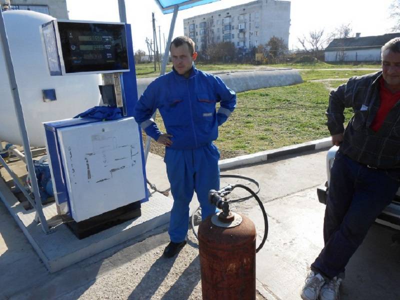 Правила заправки бытовых газовых баллонов на агзс: можно ли заправлять и как это сделать?