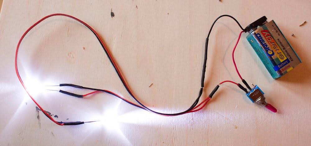 2 способа - как подключить светодиодную ленту к батарейке. без пайки и с пайкой.