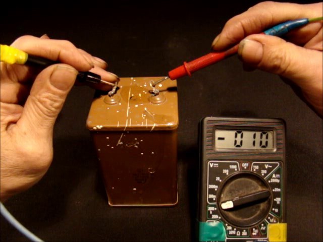Как проверить конденсатор мультиметром не выпаивая — алгоритм проверки