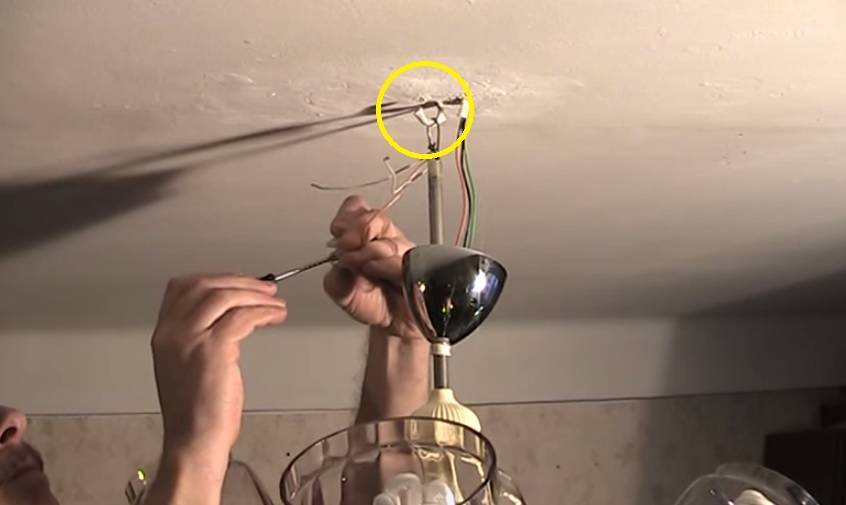 Как снять люстру с потолка – варианты правильного демонтажа