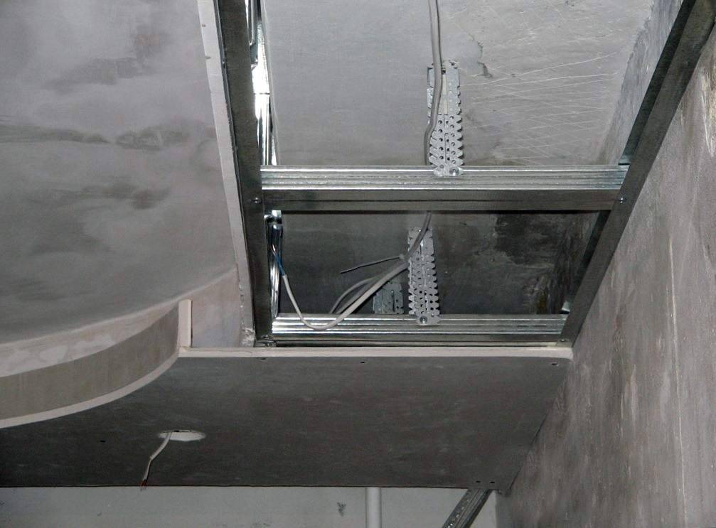 Комбинированные потолки: гипсокартон и натяжной своими руками, фото