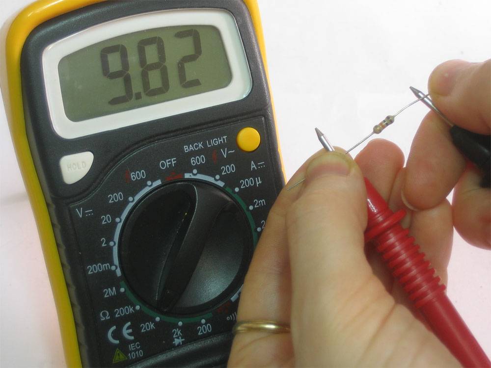 Проверка сопротивления резистора при помощи мультиметра не выпаивая на плате