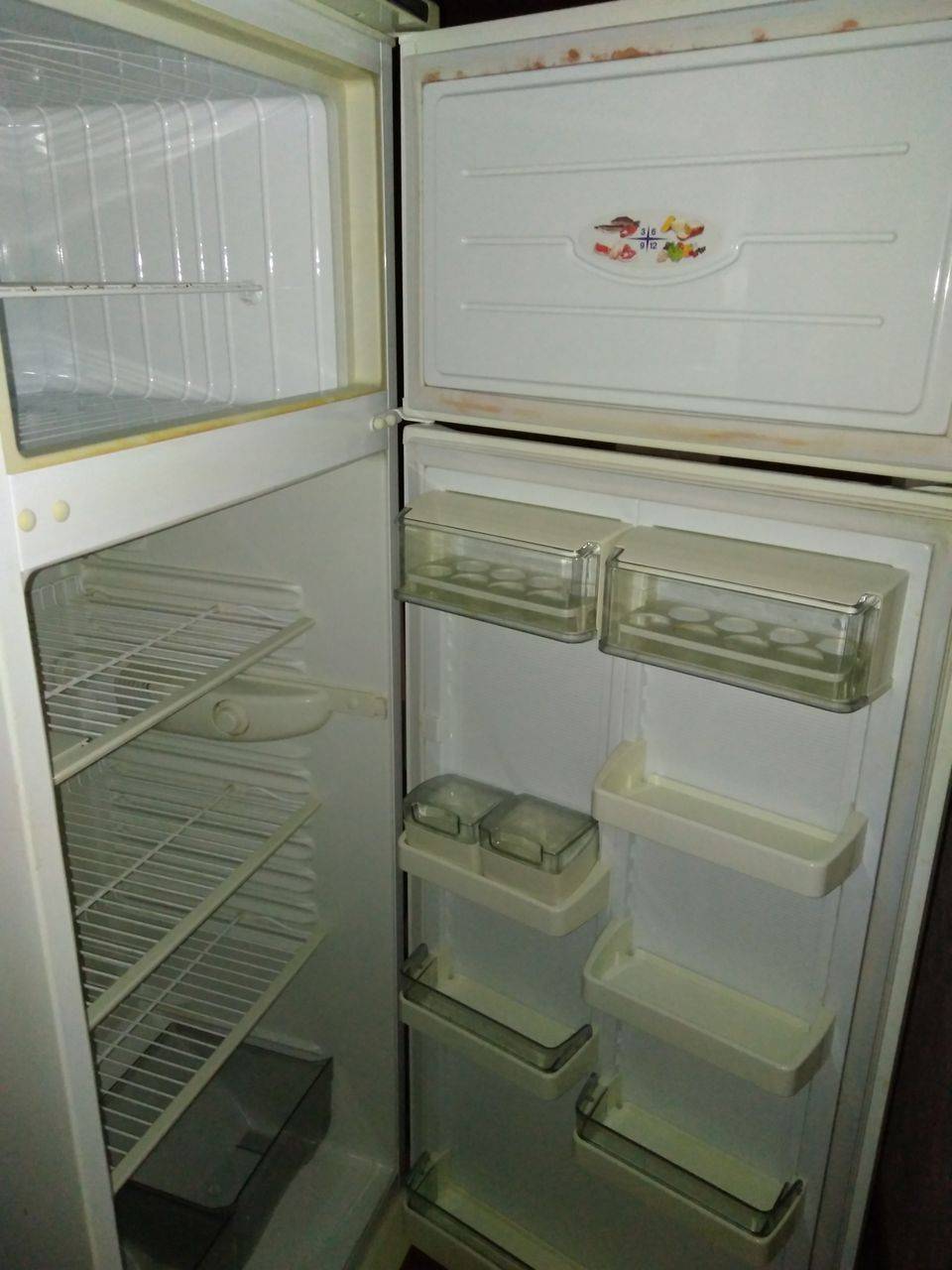 Холодильники б у минск. Холодильник Минск Атлант двухкамерный. Холодильник Минск MXM-268. Холодильник Атлант 2401-100. Атлант холодильник двухкамерный морозилка сверху.