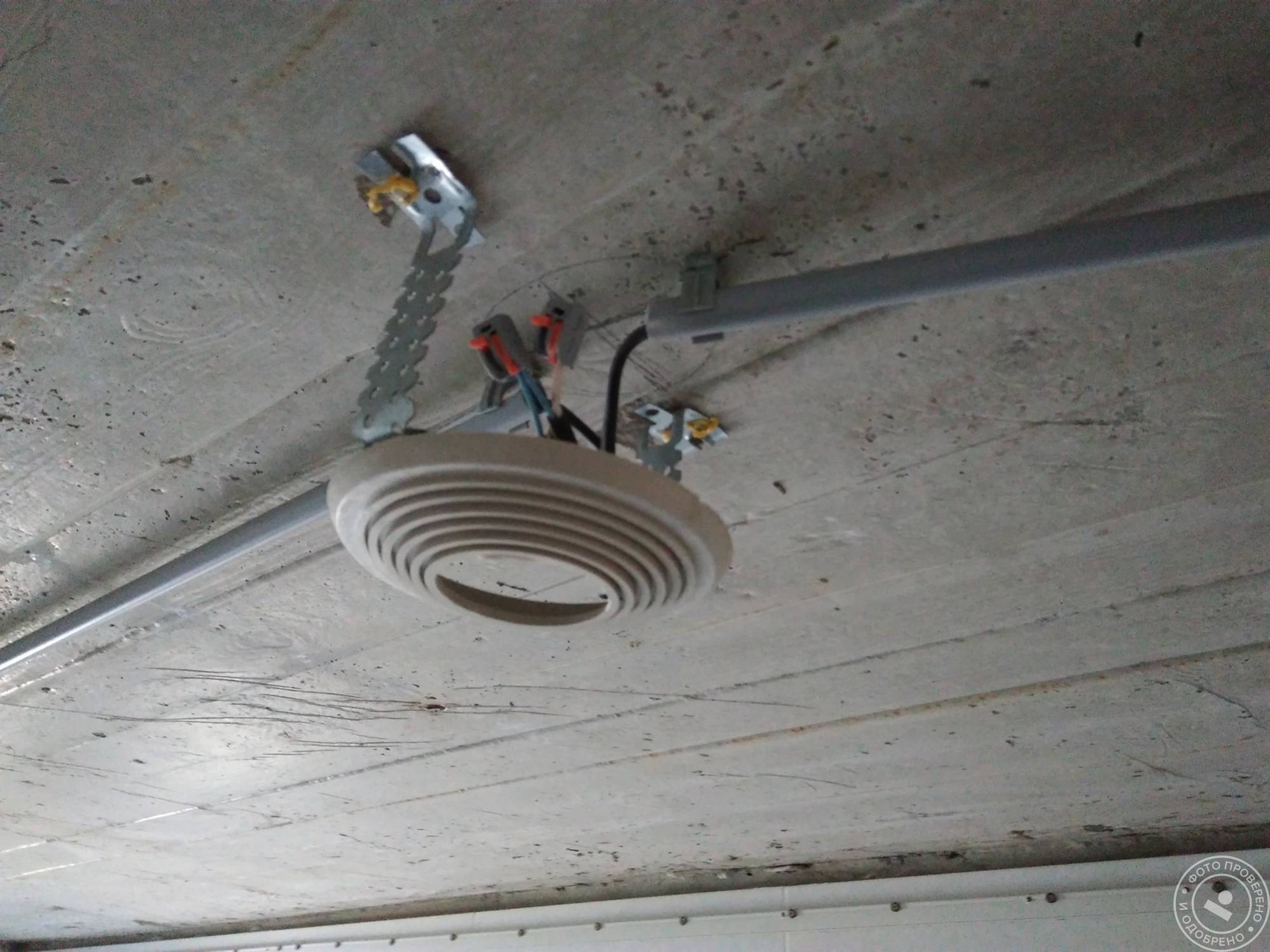 Установка точечных светильников в натяжной потолок - инструкция по монтажу