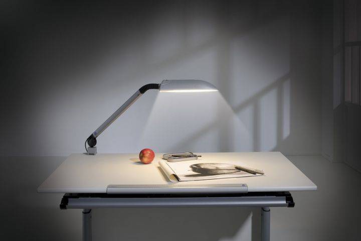 Настольная лампа для офиса: подробно о выборе лучшей модели