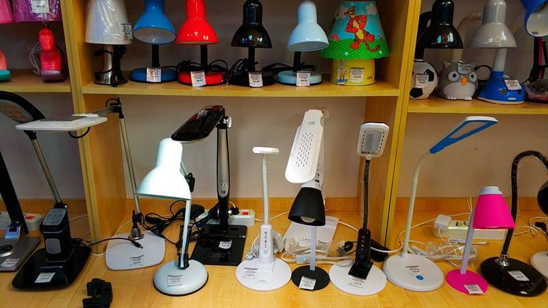 Как выбрать настольную лампу для школьника правильно?