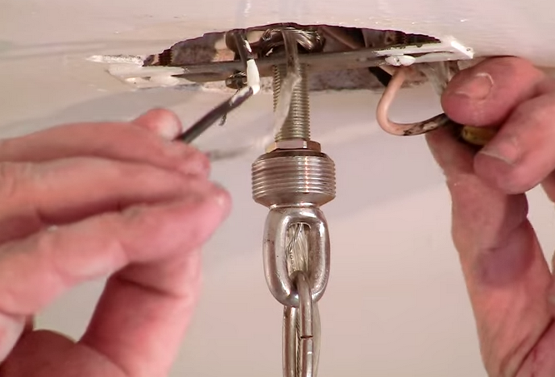 Как повесить люстру на натяжной потолок своими руками: закладная, монтаж, видео