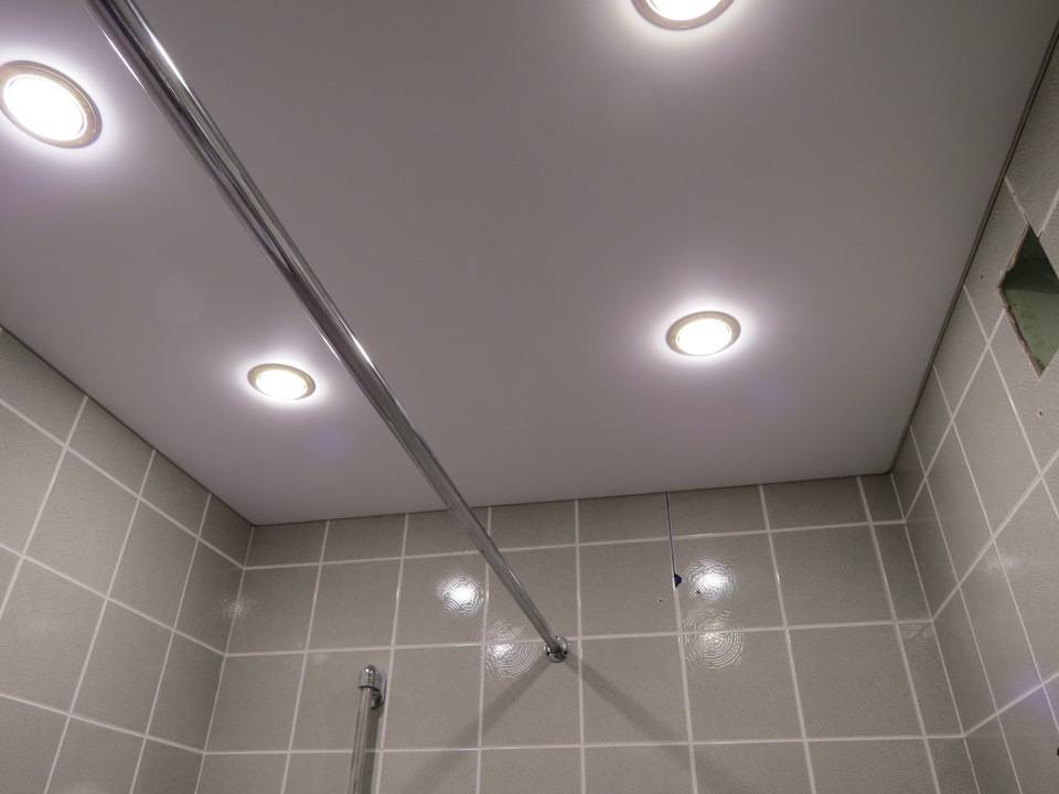 Светильники для ванной комнаты: виды, требования и правила выбора