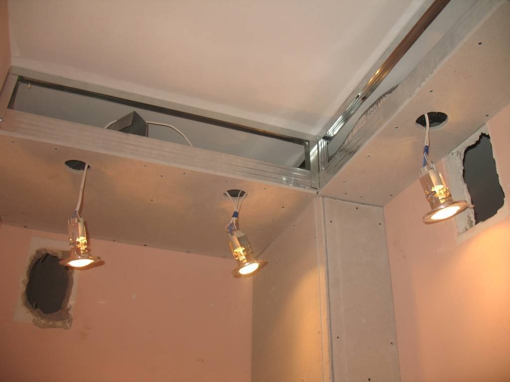 Выбор и технология монтажа светильников в потолок из гипсокартона