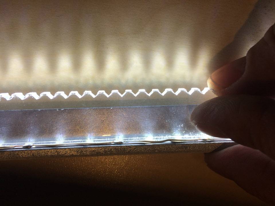 Рассеиватель для светодиодной ленты: как сделать светорассеиватель для диодного светильника своими руками, особенности гибких и матовых рассеивателей