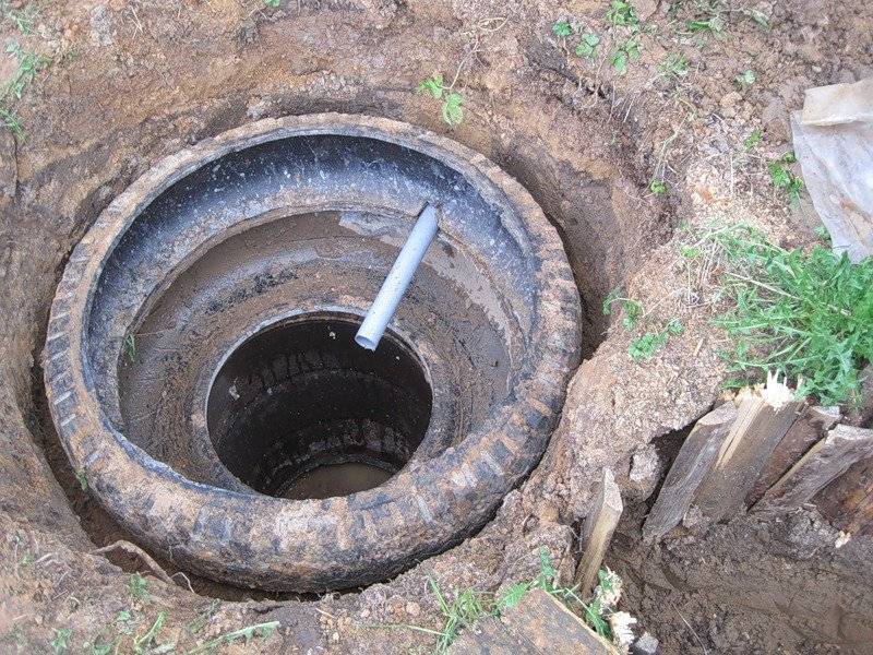 Сливная яма из покрышек — простейший вариант устройства автономной канализации на даче или в частном доме