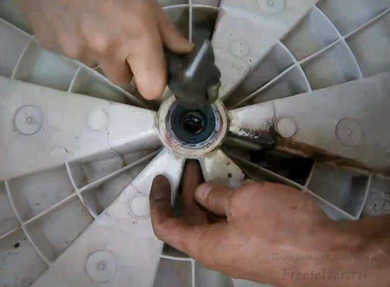Замена подшипника в стиральной машине своими руками и ремонт барабана в аристон, самсунг, ханса, бош (bosch), lg, веко, candy