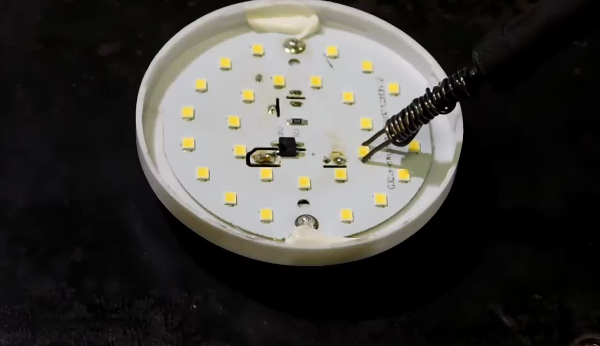Как выпаять светодиод из светодиодной лампы