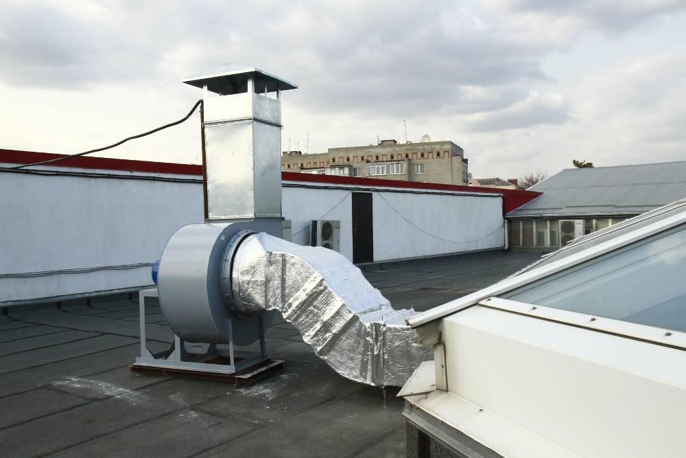 Шахта подпора воздуха. Система дымоудаления на 1000м2. Вентилятор радиальный приточный вентиляции пд4. Вытяжные вентиляторы систем противодымной защиты. Крепления систем дымоудаления.