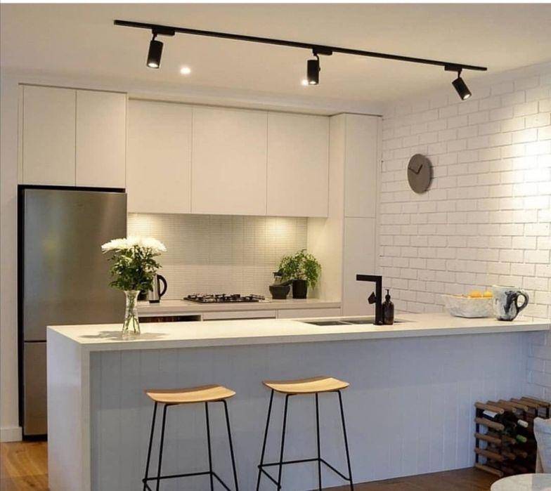 Трековые светильники в интерьере: как использовать на кухне или в гостиной