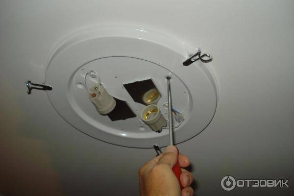 Как снять люстру с натяжного потолка - только ремонт своими руками в квартире: фото, видео, инструкции