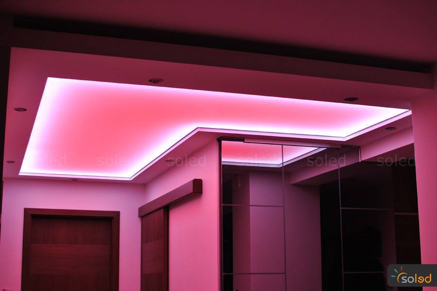 Светящийся натяжной потолок - фото интерьера
