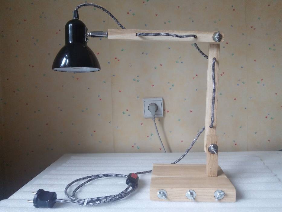 Как прикрепить настольную лампу к рабочему столу - обзор конструкции и установка своими руками