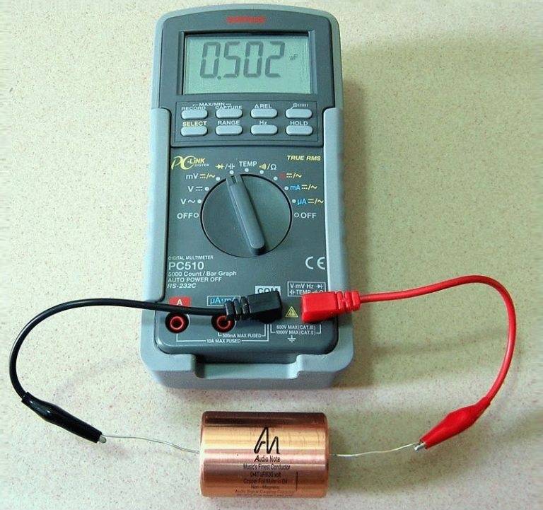 Как проверить конденсатор мультиметром (тестером) | ардуино уроки
