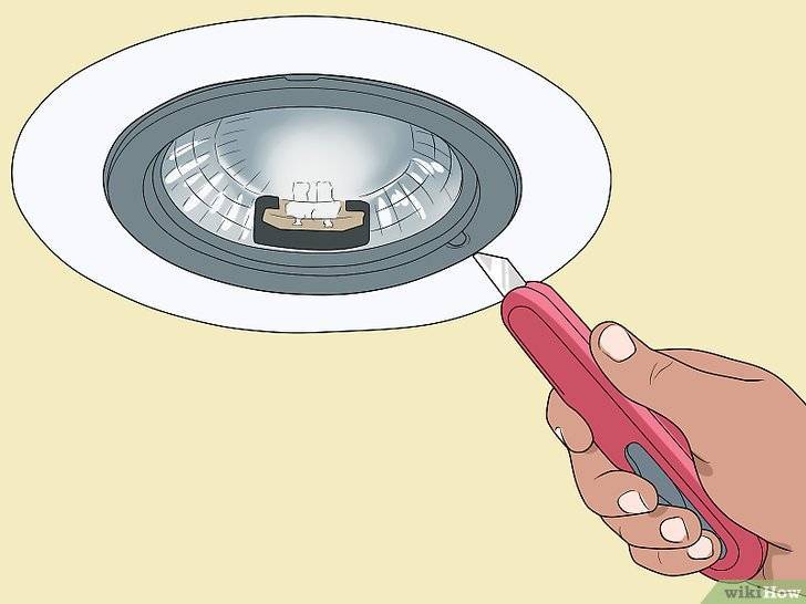 Как заменить лампочку в передних фарах автомобиля