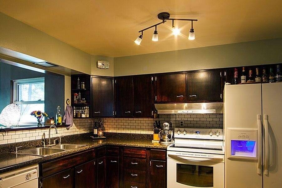 Освещение на кухне: 74 фото вариантов расположения источников света