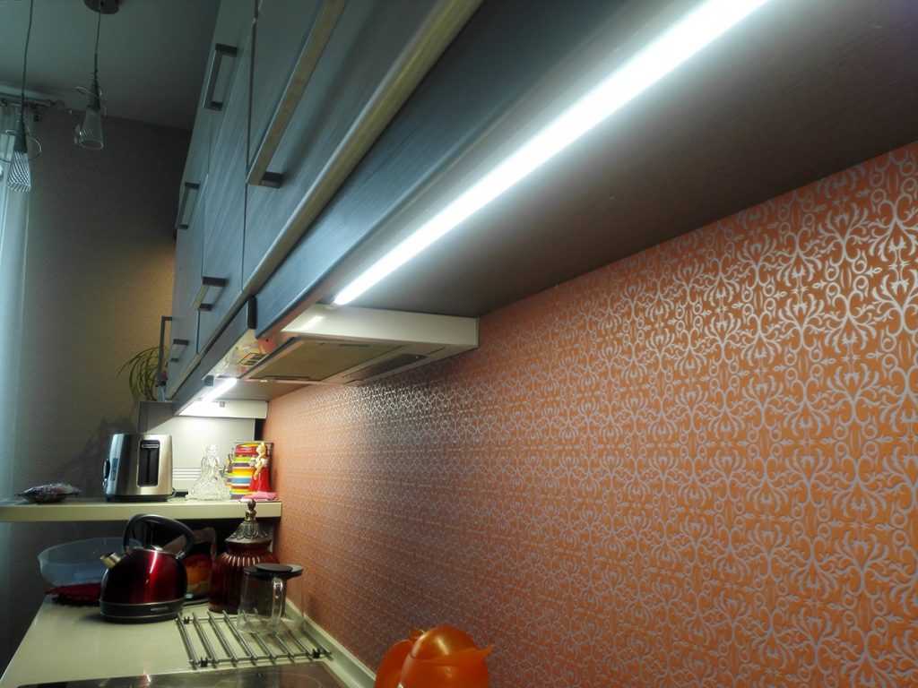 Подсветка рабочей зоны на кухне: варианты освещения (фото)