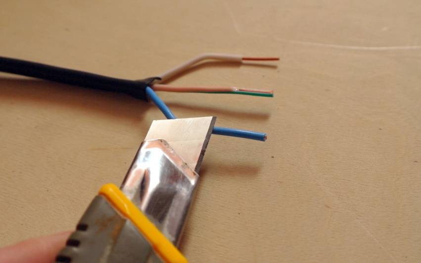 Зачистка проводов: инструмент, тонкие провода, быстро снять изоляцию