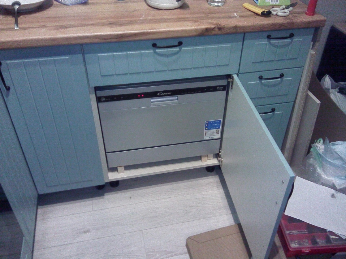 Как установить встраиваемую посудомоечную машину в готовую кухню: советы с видео