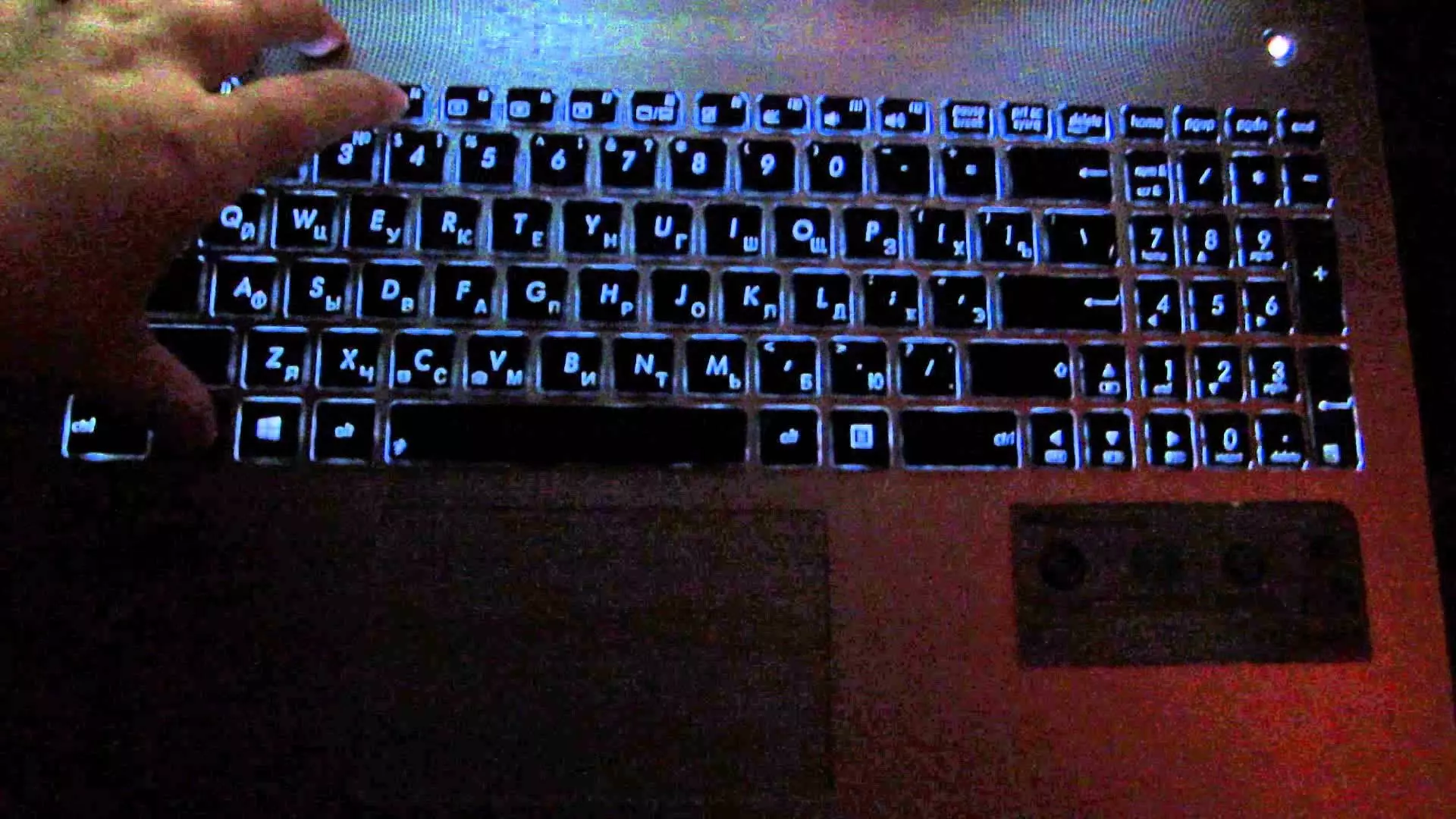 Как включить подсветку на клавиатуре ноутбука samsung?