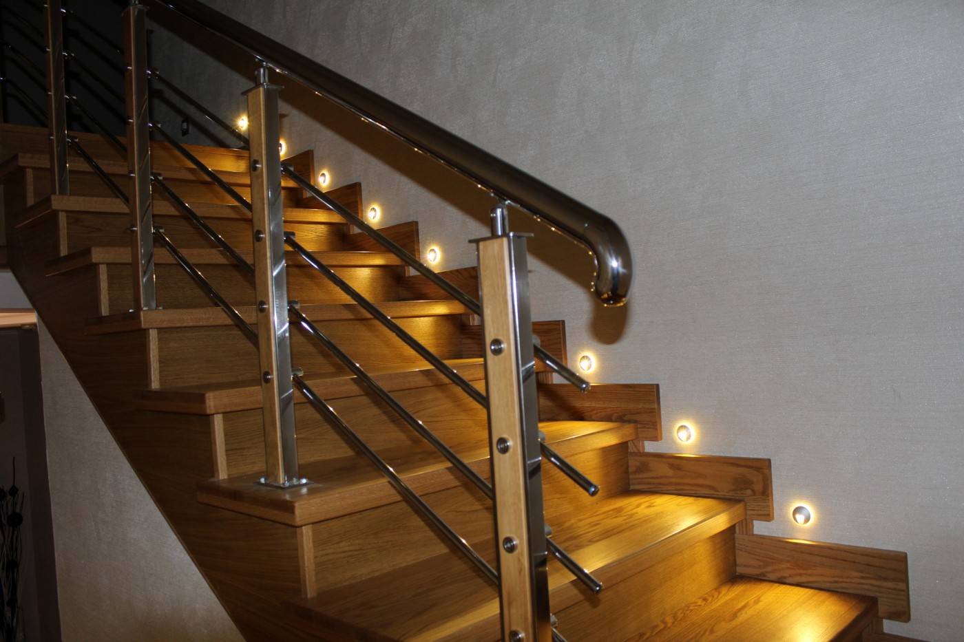 Освещение лестницы с использованием проходного выключателя