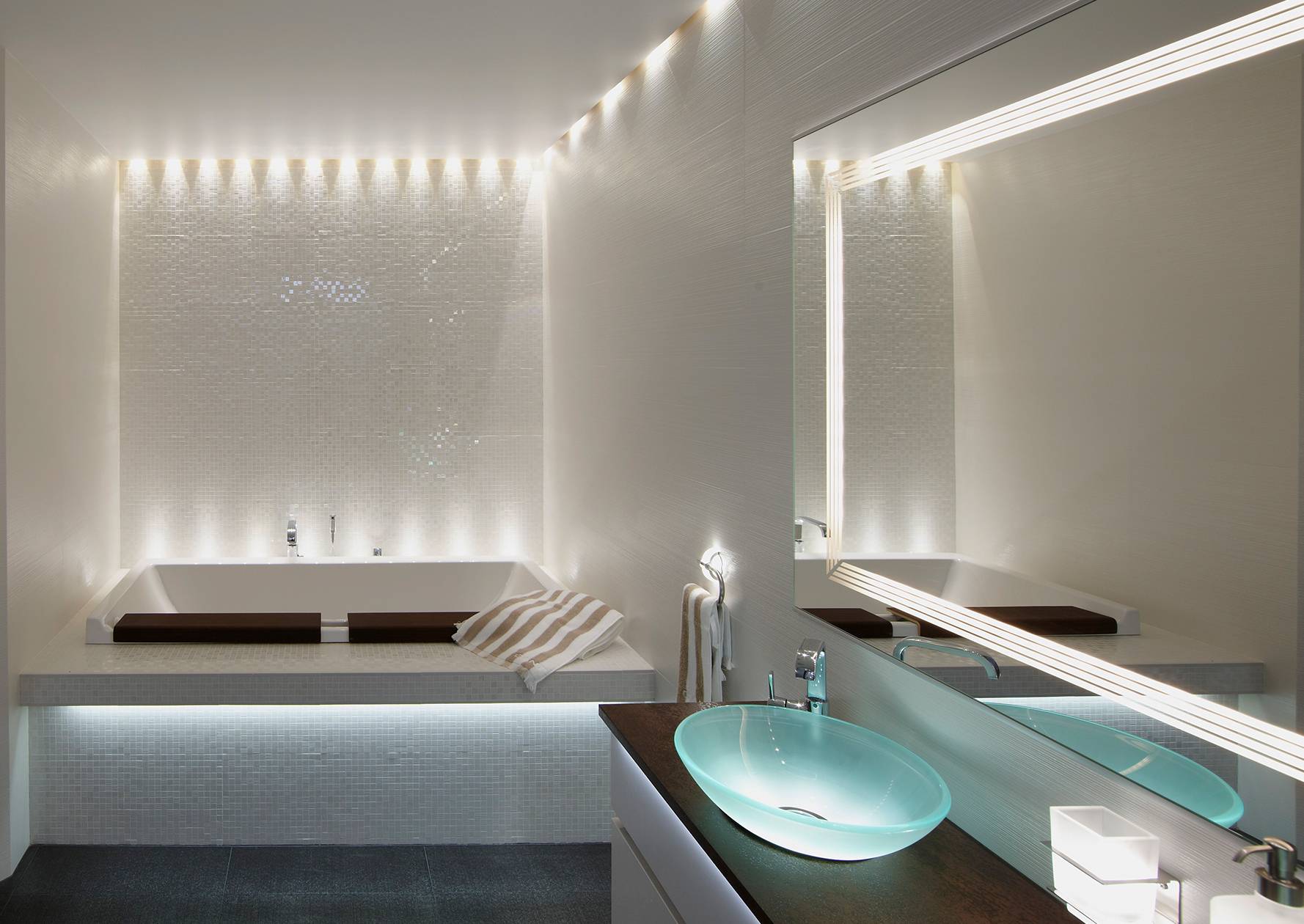 Освещение в ванной комнате: 35+ фото лучших светильников и бра