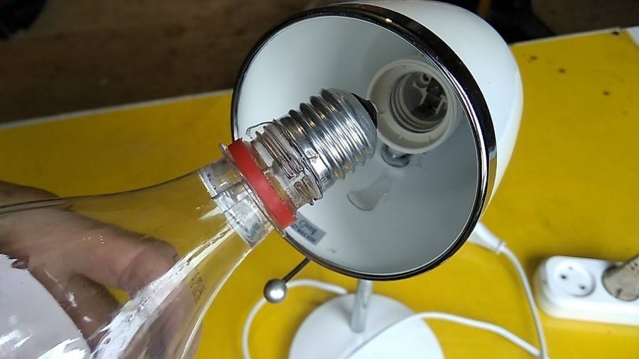 Как выкрутить разбитую лампочку из патрона: обзор популярных методов
